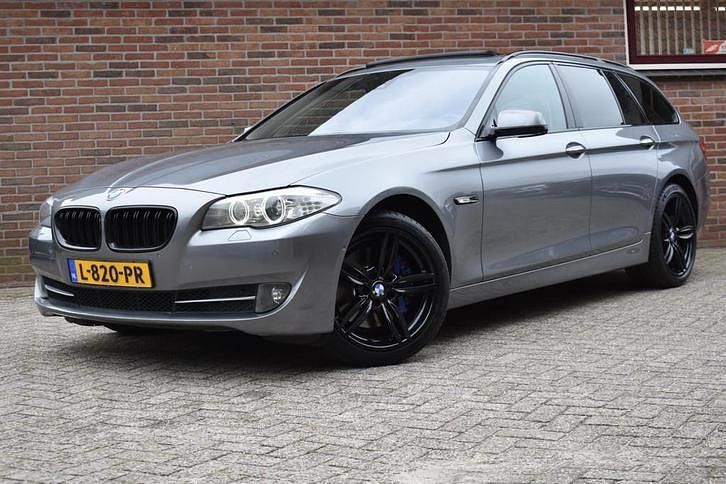 Grijs Gebruikt 2011 BMW 530 Executive Stationwagen | € 9.949 (Iets duurder) - Afbeelding 1/1