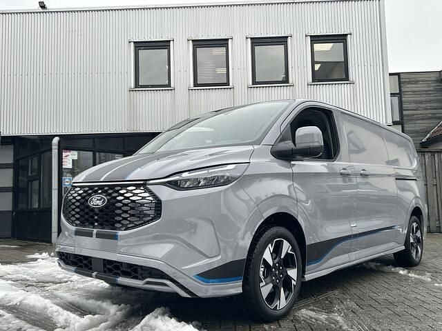 Grijs (mat) Nieuw 2025 Ford E-Transit Sport Van | € 44.950 (Goede deal) - Afbeelding 1/4