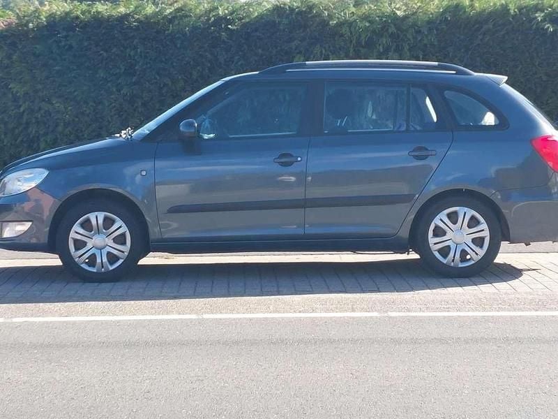 Grijs Gebruikt 2011 Skoda Fabia Fresh Stationwagen | € 4.500 (Eerlijke prijs) - Afbeelding 1/4