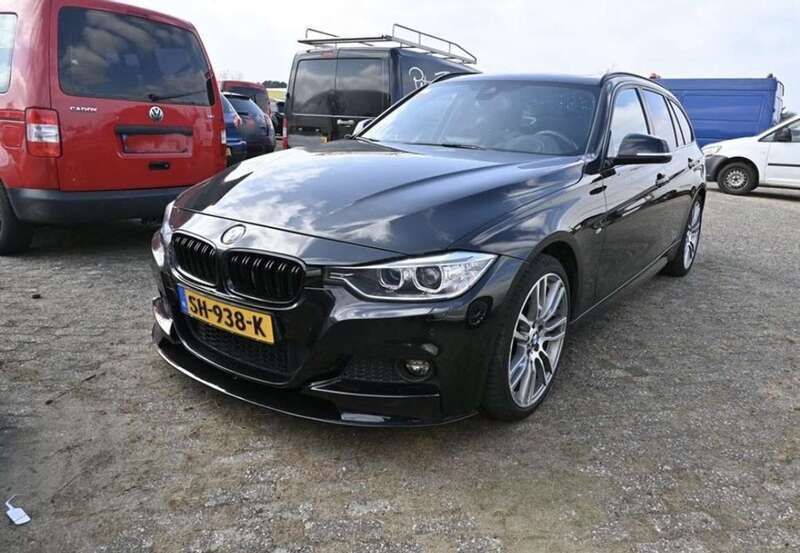 Zwart Gebruikt 2015 BMW 320 M Sport Stationwagen | € 11.998 (Eerlijke prijs) - Afbeelding 1/4