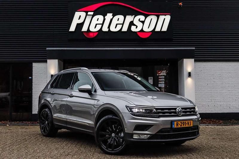 Grijs Gebruikt 2017 VW Tiguan Highline SUV | € 19.899 (Super prijs) - Afbeelding 1/4