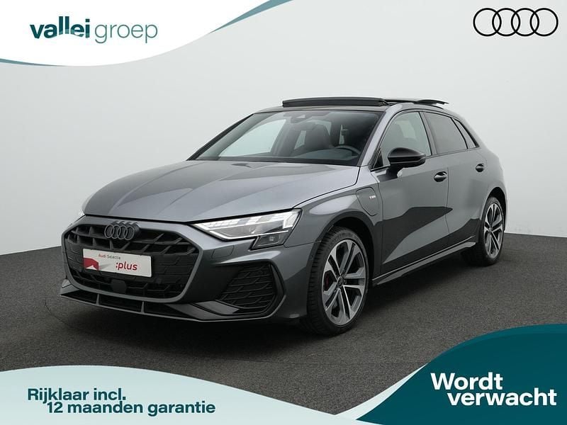 Grijs Gebruikt 2025 Audi A3 Sportback e-tron Comfort Hatchback | € 52.900 (Duur) - Afbeelding 1/4