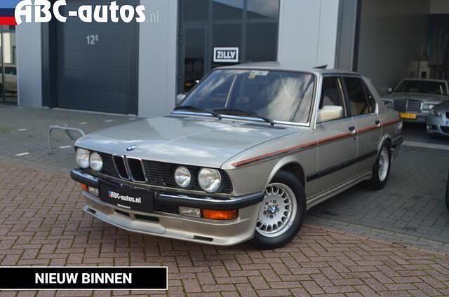 Beige Gebruikt 1985 BMW 524 Sedan | € 27.945 - Afbeelding 1/4