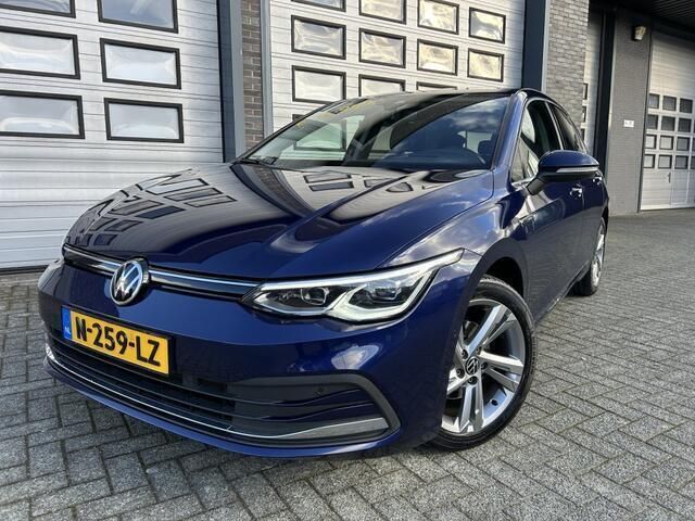Blauw Gebruikt 2020 VW Golf VIII Style Hatchback | € 17.999 (Iets duurder) - Afbeelding 1/4