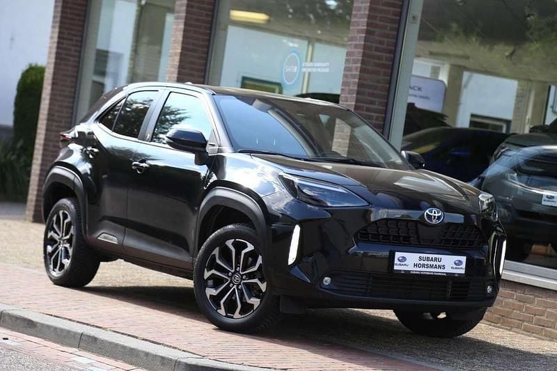 Zwart Gebruikt 2022 Toyota Yaris Cross Team SUV | € 25.950 (Eerlijke prijs) - Afbeelding 1/4