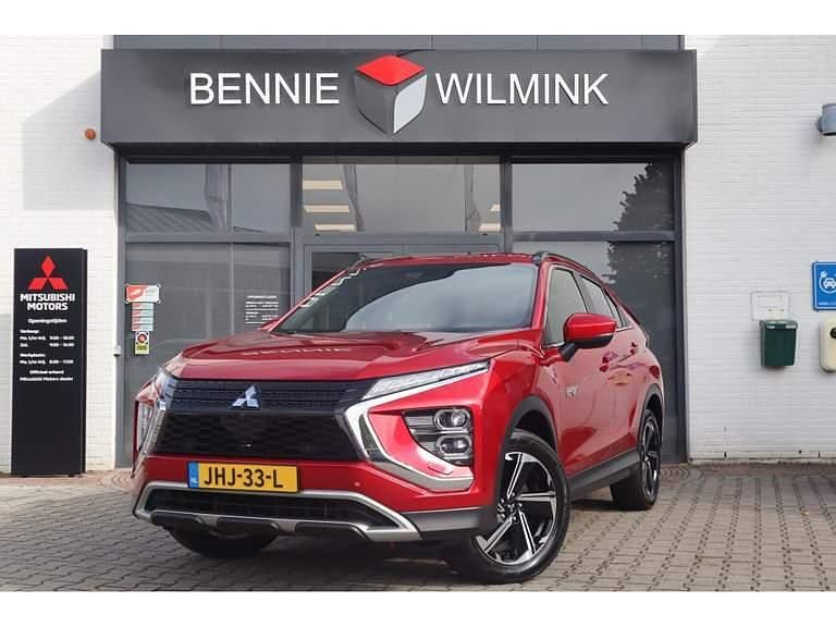 Red diamond (rood metallic) Gebruikt 2022 Mitsubishi Eclipse SUV | € 22.895 (Goede deal) - Afbeelding 1/4