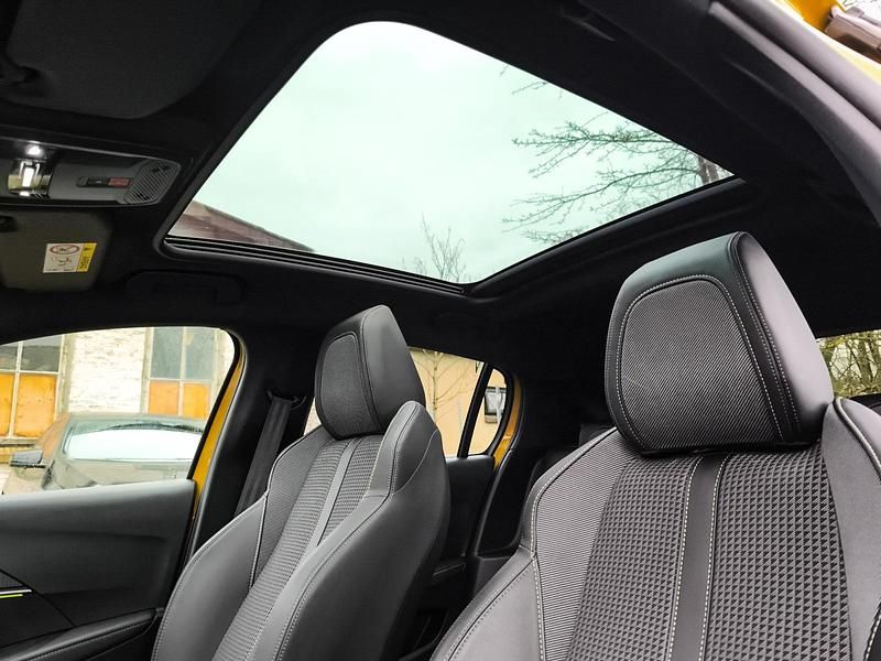 Occasion Peugeot 208 GT-line 101 PK (74 kW) 2020 Geel Hatchback