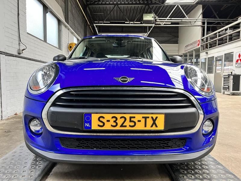 Occasion Mini Cooper Business 2019 Blauw Hatchback