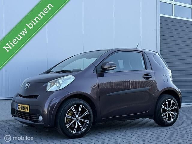 Paars Gebruikt 2010 Toyota iQ Hatchback | € 3.295 (Goede deal) - Afbeelding 1/4