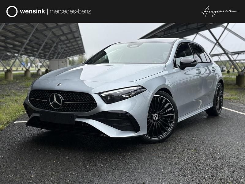Nieuw Mercedes A180 Business 136 PK (100 kW) 2025 Zilver, metallic lak Hatchback