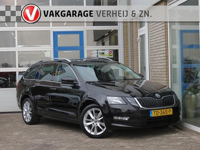 Zwart Gebruikt 2018 Skoda Octavia Clever Stationwagen | € 15.950 (Eerlijke prijs) - Afbeelding 1/4