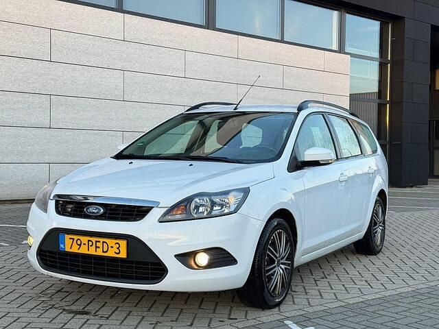 Wit Gebruikt 2011 Ford Focus Stationwagen | € 2.377 (Goede deal) - Afbeelding 1/4