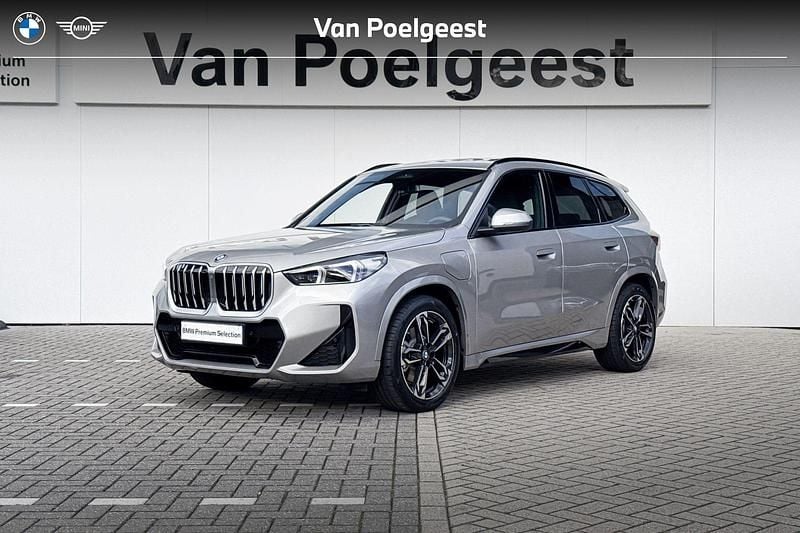 Spacesilber metallic (c67) (zilver metallic) Nieuw 2025 BMW X1 Comfort Edition SUV | € 65.088 (Super prijs) - Afbeelding 1/4