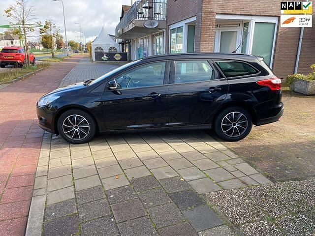 Zwart Gebruikt 2013 Ford Focus Stationwagen | € 3.645 (Goede deal) - Afbeelding 1/4