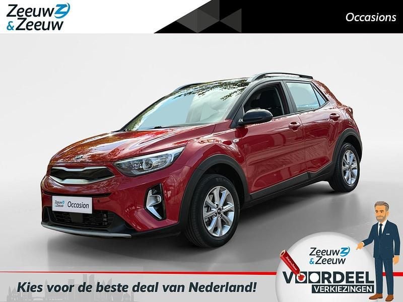 Rood Gebruikt 2021 Kia Stonic Play SUV | € 16.740 (Eerlijke prijs) - Afbeelding 1/4