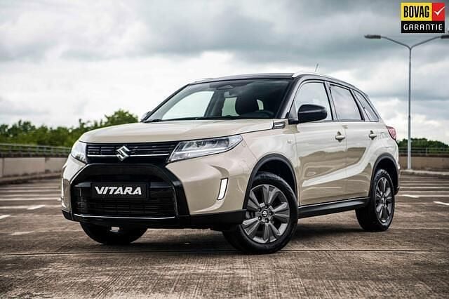Beige Occasion 2025 Suzuki Vitara SUV | € 27.445 (Eerlijke prijs) - Afbeelding 1/4