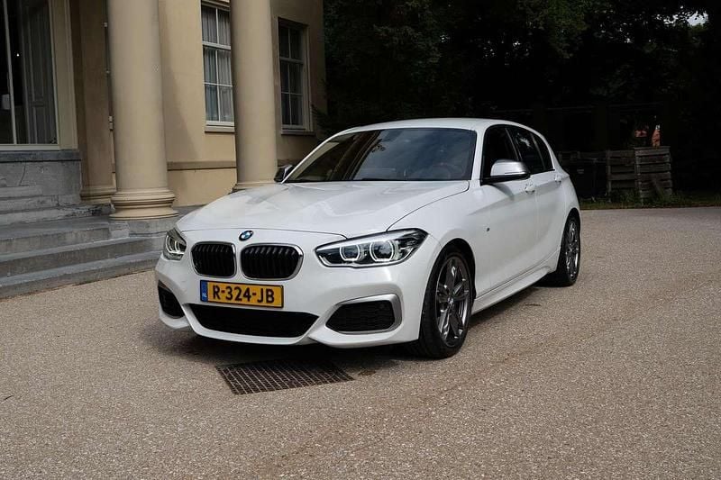 Wit Gebruikt 2017 BMW M140 Executive Hatchback | € 37.500 (Eerlijke prijs) - Afbeelding 1/4