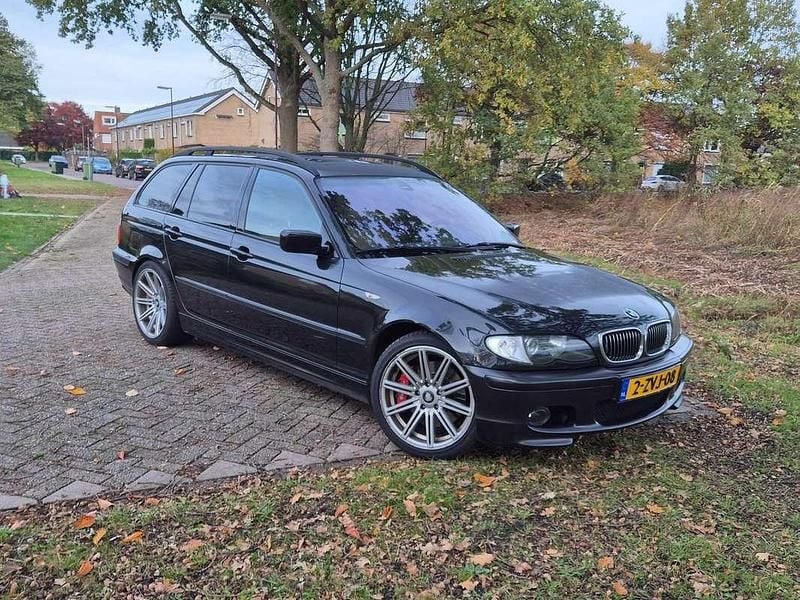 Zwart Gebruikt 2002 BMW 330 Stationwagen | € 5.199 (Goede deal) - Afbeelding 1/4