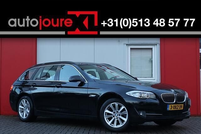 Zwart Gebruikt 2011 BMW 520 Stationwagen | € 5.249 (Eerlijke prijs) - Afbeelding 1/4
