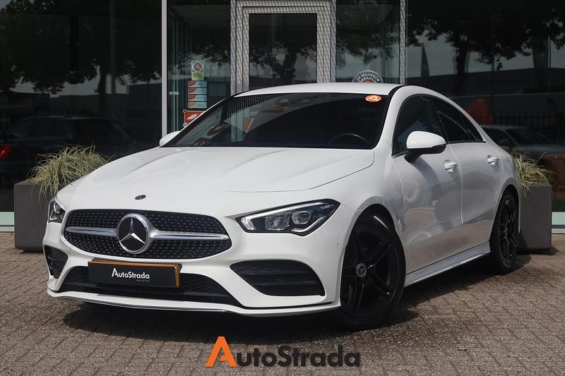 Wit Gebruikt 2019 Mercedes 180 AMG line Sedan | € 26.900 (Eerlijke prijs) - Afbeelding 1/4
