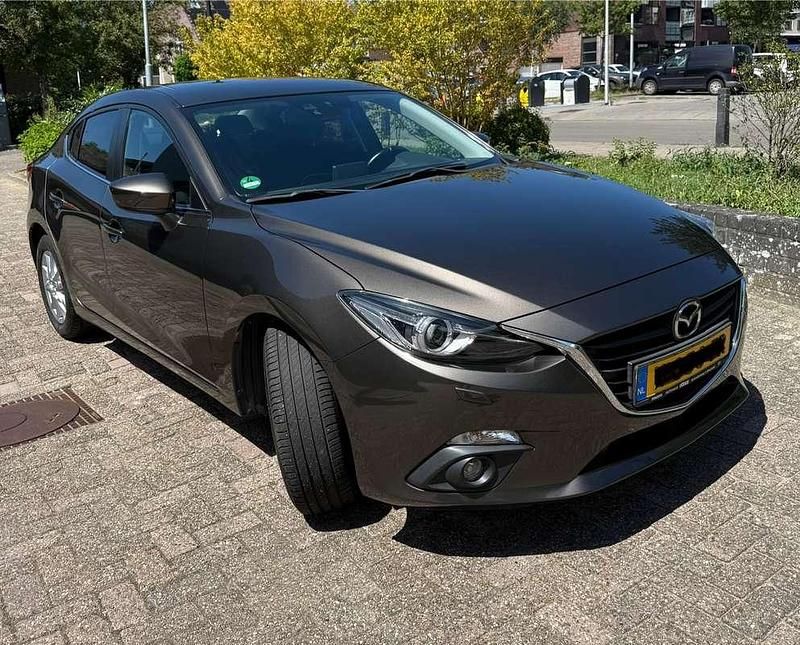 Bruin Gebruikt 2014 Mazda 3 Sedan | € 14.900 (Eerlijke prijs) - Afbeelding 1/4