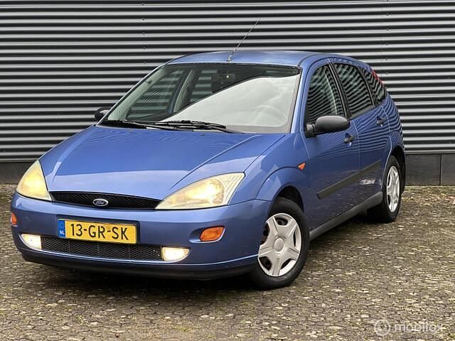 Blauw Gebruikt 1999 Ford Focus Ambiente Hatchback | € 1.750 (Iets duurder) - Afbeelding 1/4