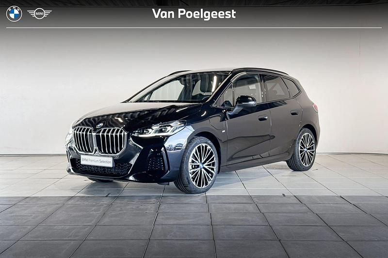 Zwart Gebruikt 2024 BMW 225 Active Tourer M Sport MPV | € 40.900 (Goede deal) - Afbeelding 1/4