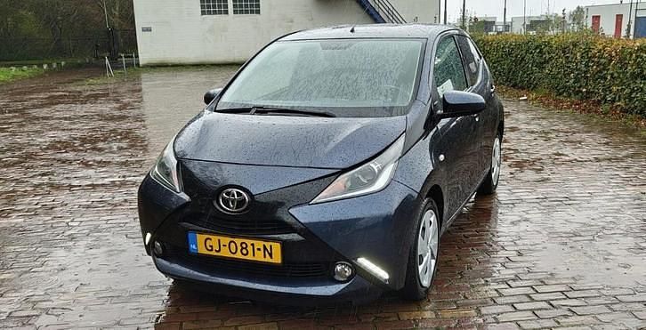 Gebruikt 2015 Toyota Aygo X-play Hatchback | € 6.750 (Goede deal) - Afbeelding 1/1