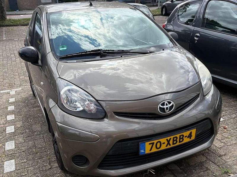 Bruin Gebruikt 2012 Toyota Aygo Comfort Hatchback | € 2.400 (Super prijs) - Afbeelding 1/4