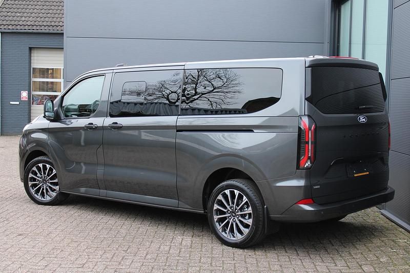Nieuw Ford Tourneo Titanium X 2026 Grijs Van