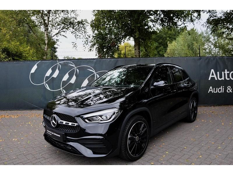 Zwart Occasion 2023 Mercedes GLA250 AMG line SUV | € 38.950 (Goede deal) - Afbeelding 1/4