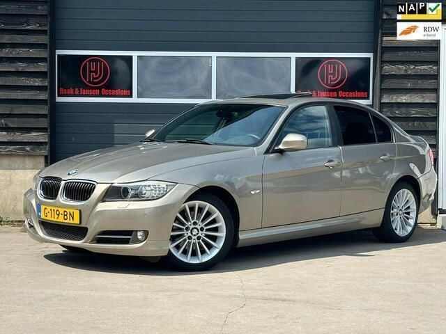 Bruin, metallic lak Gebruikt 2010 BMW 320 Executive Sedan | € 9.995 (Eerlijke prijs) - Afbeelding 1/4