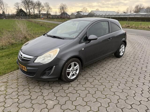 Grijs Gebruikt 2013 Opel Corsa Hatchback | € 2.950 (Eerlijke prijs) - Afbeelding 1/4