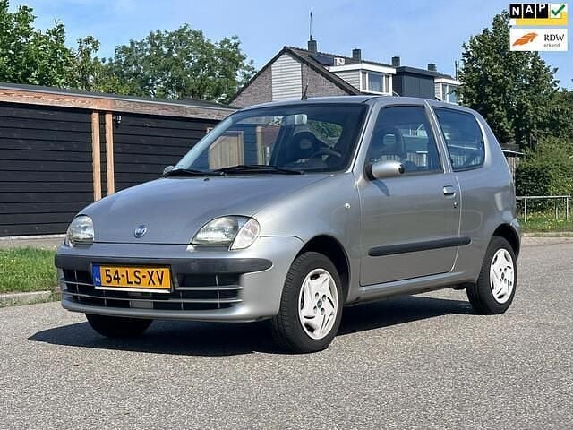 Grijs Gebruikt 2003 Fiat Seicento Active Hatchback | € 1.750 (Eerlijke prijs) - Afbeelding 1/4
