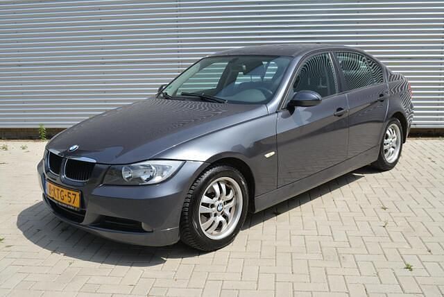 Grijs Gebruikt 2006 BMW 320 Executive Sedan | € 1.950 (Super prijs) - Afbeelding 1/4