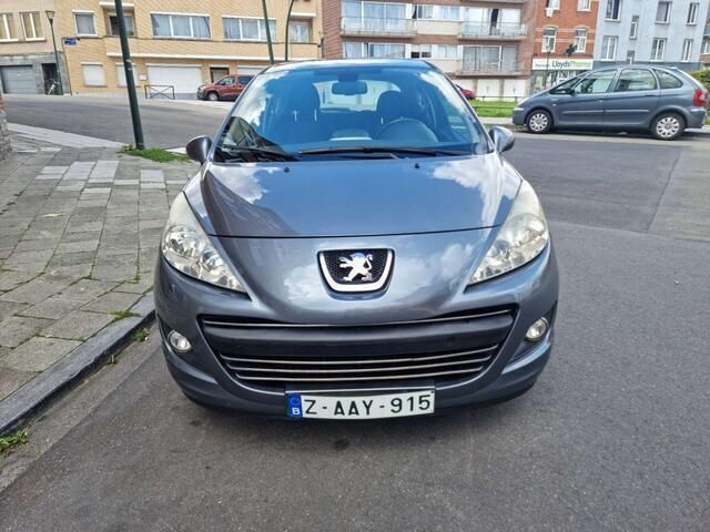 Grijs Gebruikt 2010 Peugeot 207 Sedan | € 4.200 (Goede deal) - Afbeelding 1/4