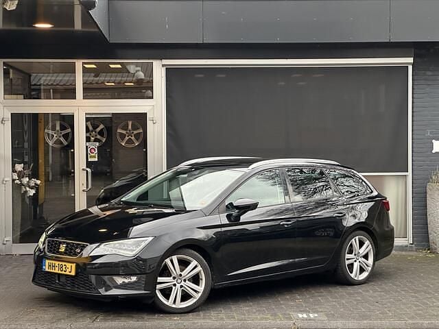 Zwart Occasion 2015 Seat Leon ST CONNECT Stationwagen | € 11.995 (Iets duurder) - Afbeelding 1/4
