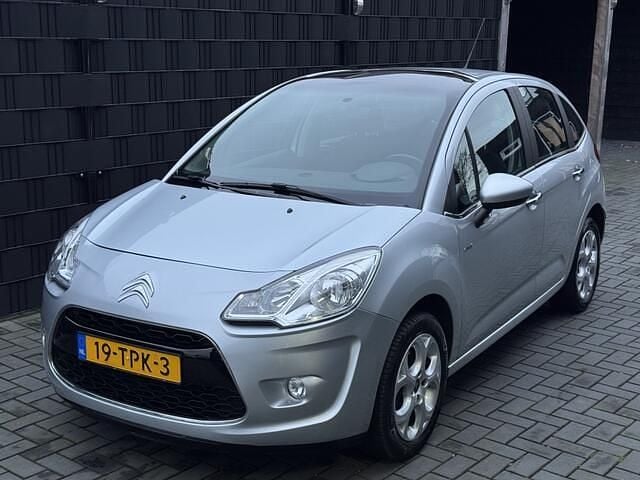 Grijs (metallic) Occasion 2012 Citroën C3 Exclusive Hatchback | € 6.750 (Eerlijke prijs) - Afbeelding 1/4