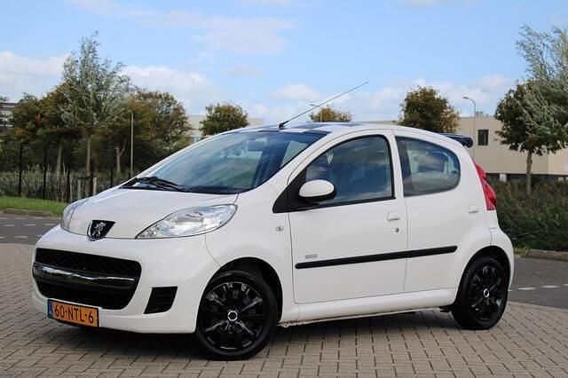 Wit Gebruikt 2010 Peugeot 107 Hatchback | € 2.450 (Eerlijke prijs) - Afbeelding 1/4