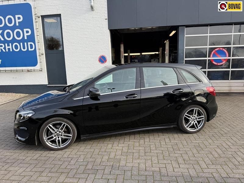 Zwart Gebruikt 2018 Mercedes B180 Business MPV | € 21.950 (Eerlijke prijs) - Afbeelding 1/4