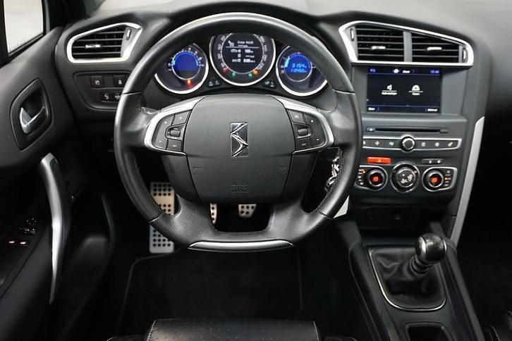 Occasion DS Automobiles DS4 Business 131 PK (96 kW) 2016 Paars, metallic lak Hatchback