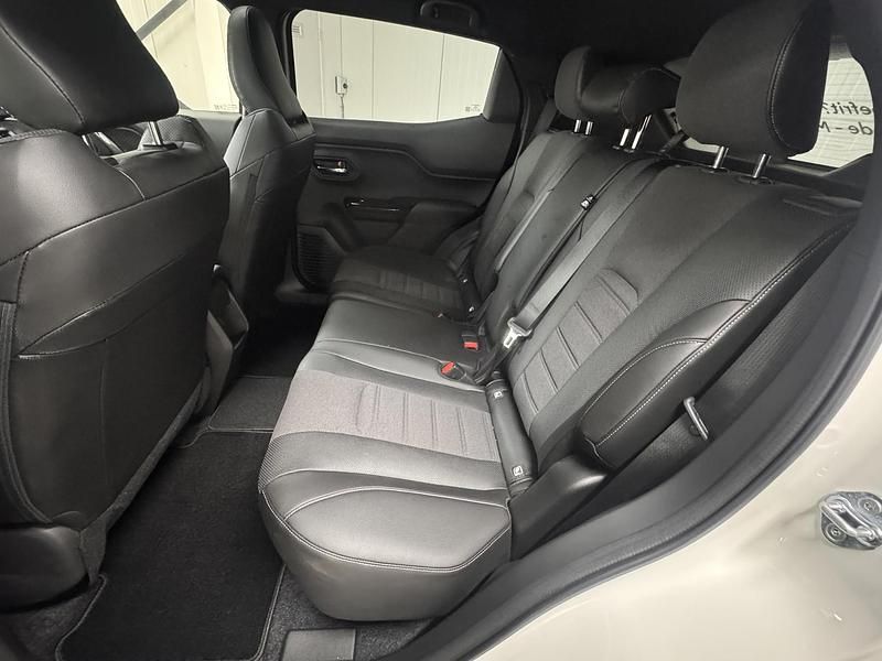 Nieuw Toyota Urban Cruiser Executive 11 kW (15 PK) 2026 Wit SUV