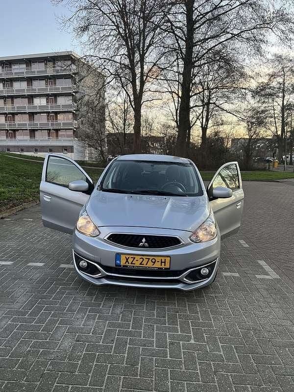 Grijs Gebruikt 2019 Mitsubishi Space Star Hatchback | € 6.000 (Goede deal) - Afbeelding 1/4