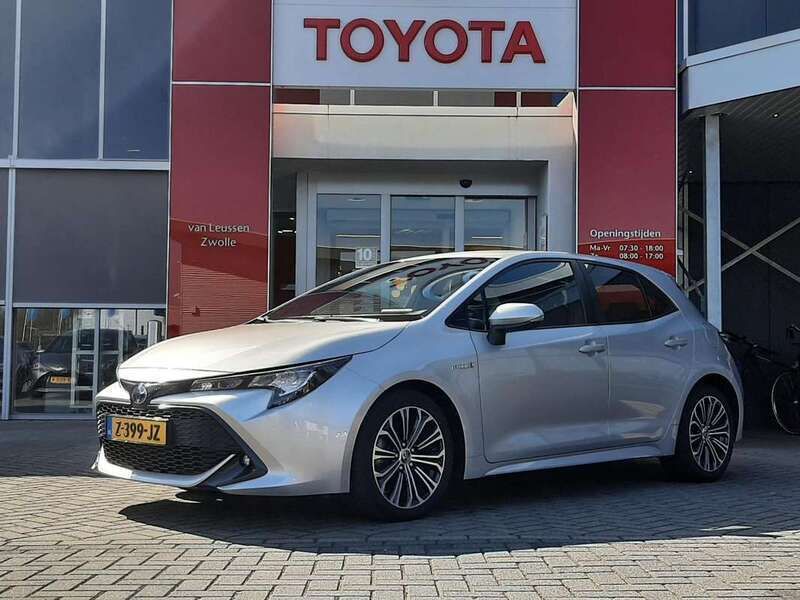 Grijs, metallic lak Gebruikt 2021 Toyota Corolla Business Edition Hatchback | € 22.400 (Eerlijke prijs) - Afbeelding 1/4