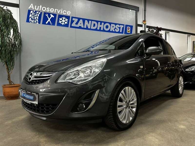 Grijs Gebruikt 2012 Opel Corsa Selection Hatchback | € 3.995 (Eerlijke prijs) - Afbeelding 1/4