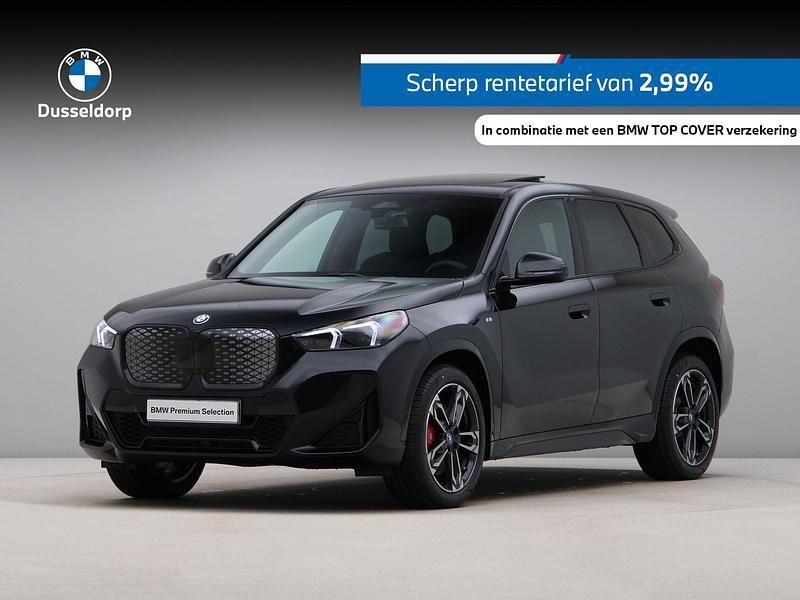 Zwart Gebruikt 2025 BMW iX1 M Sport SUV | € 50.950 (Duur) - Afbeelding 1/4