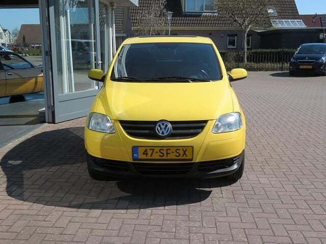 Occasion VW Fox Trendline 54 PK (39 kW) 2006 Geel Hatchback