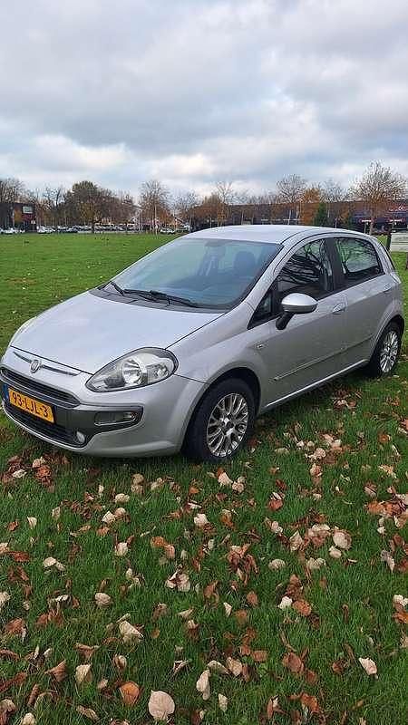 Zilver Occasion 2010 Fiat Punto Dynamic MPV | € 3.750 (Iets duurder) - Afbeelding 1/4