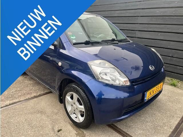 Blauw Gebruikt 2006 Daihatsu Sirion Hatchback | € 3.350 (Eerlijke prijs) - Afbeelding 1/4
