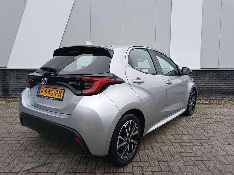 Occasion Toyota Yaris Hybrid 116 PK (85 kW) 2022 Grijs (metallic) Hatchback